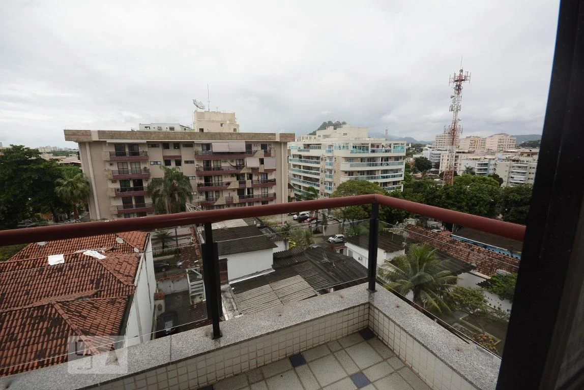 4-bedroom apartment in a building with a pool — photo 61