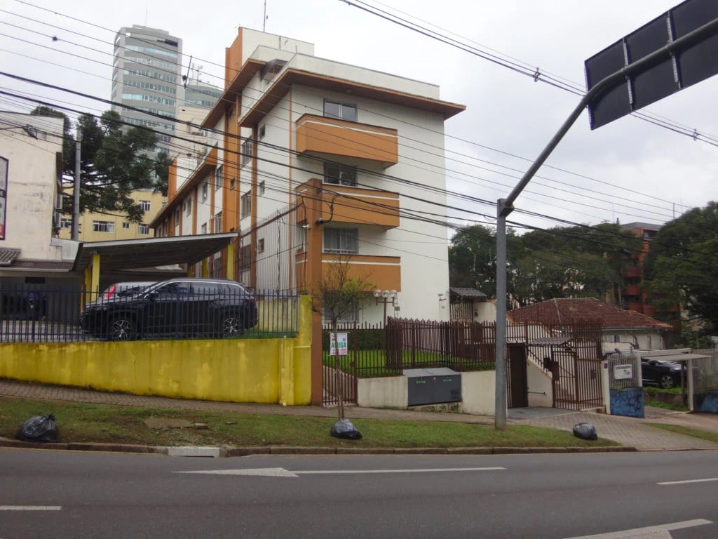 2-bedroom apartment with wood or laminate floors in Curitiba — photo 18
