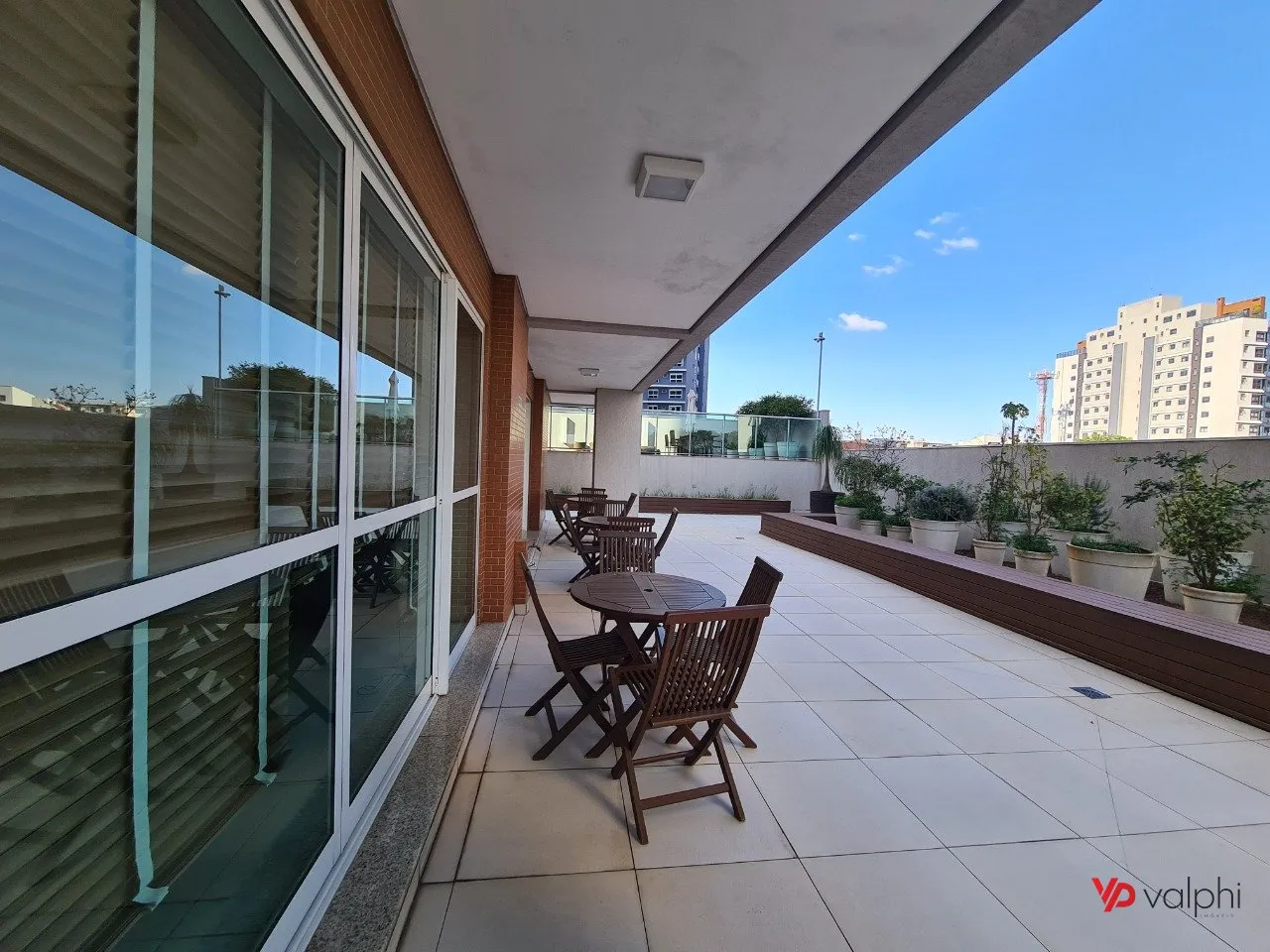 Furnished 2-bedroom apartment with enclosed balcony — photo 76