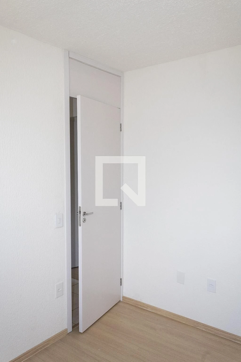 Unfurnished 2-bedroom apartment with an open-air pool — photo 38