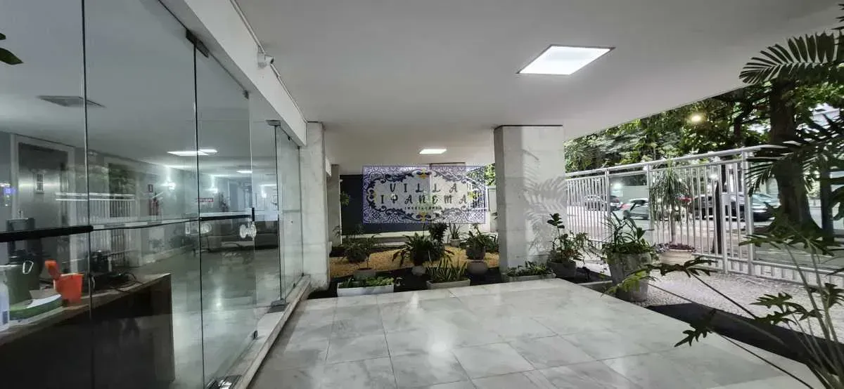 350 m² penthouse with 5 bedrooms and a glass balcony — photo 65