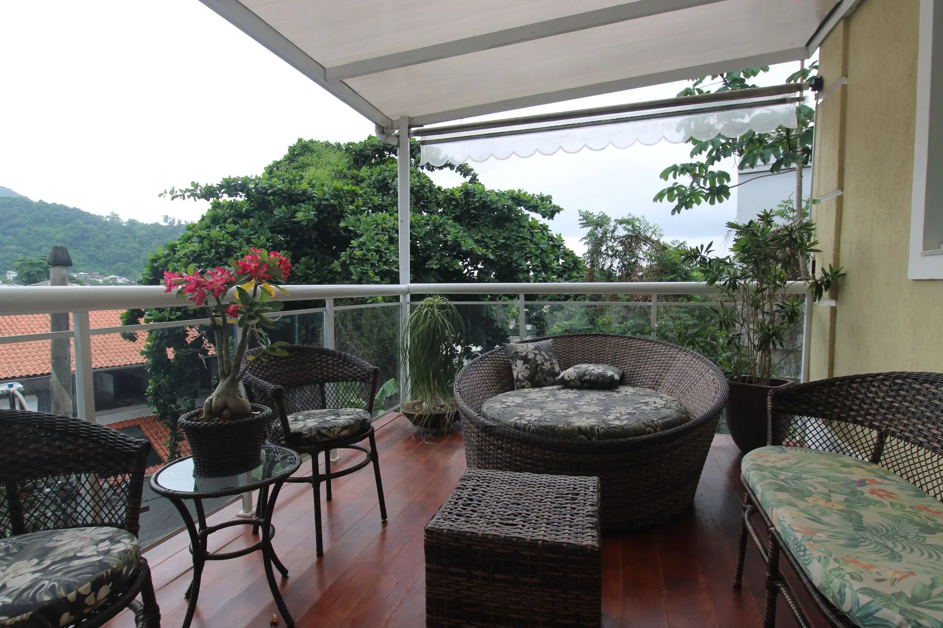 Casa mobiliada com 3 suítes e cozinha aberta com fogão a gás — photo 18