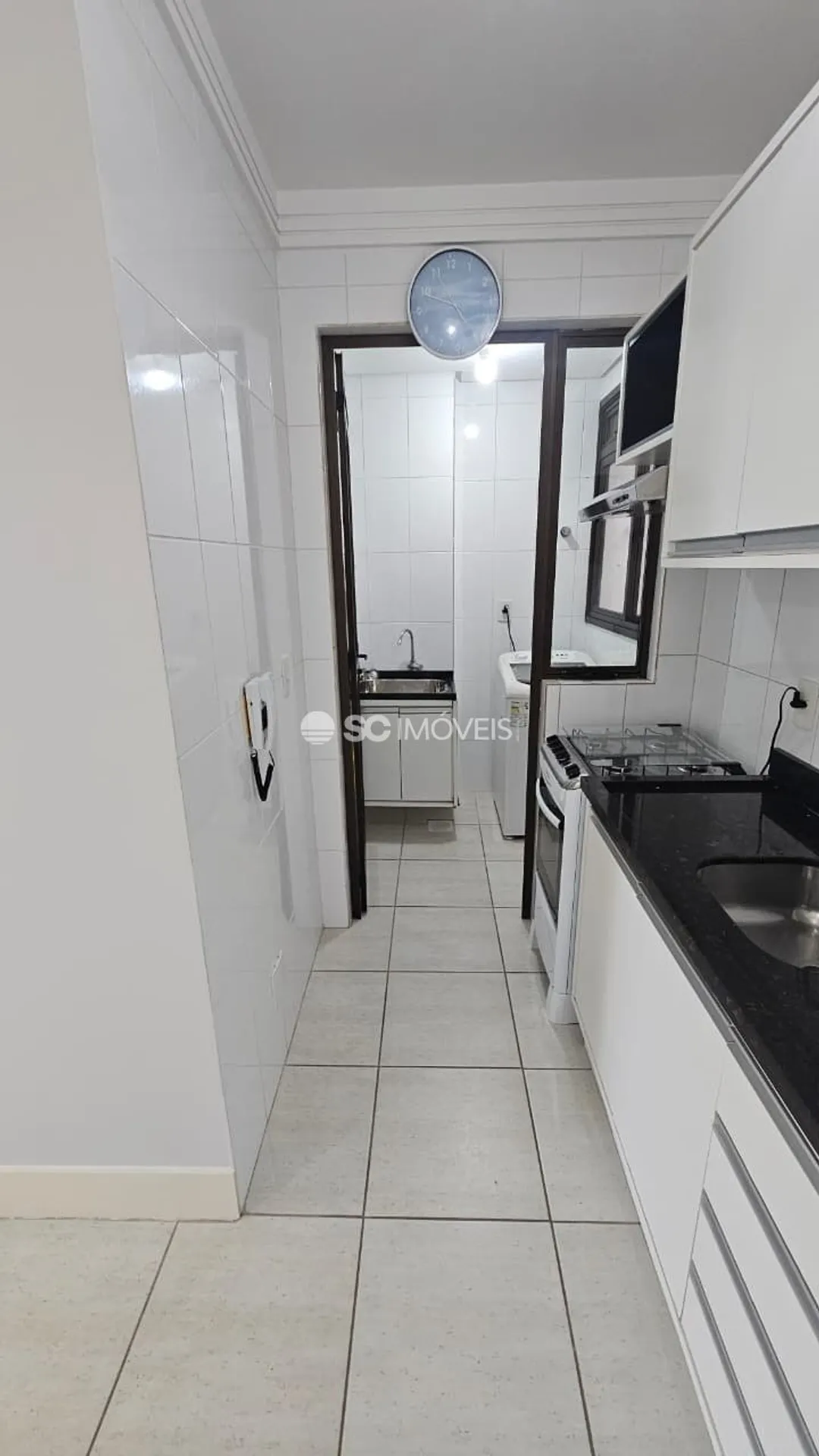 Furnished 1-bedroom apartment with 45 m² and parking space — photo 3