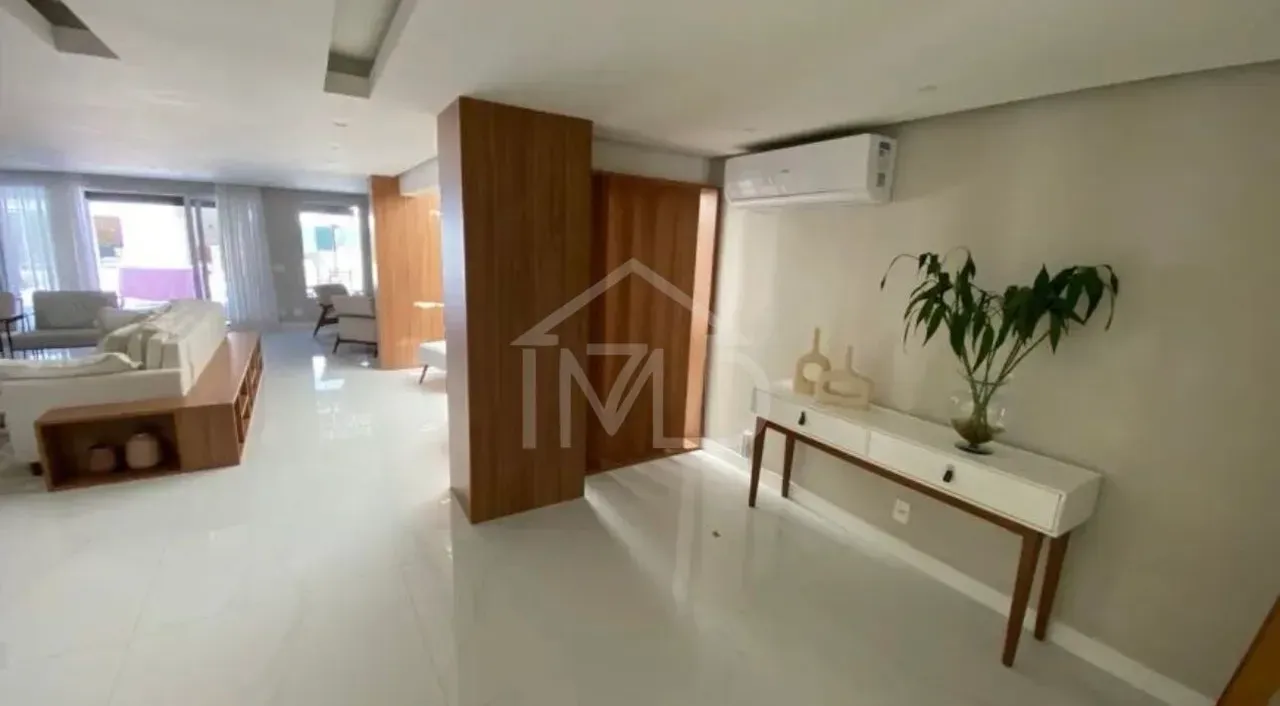 Мебльований будинок 500 м² з 4 спальнями-сюїтами — photo 31