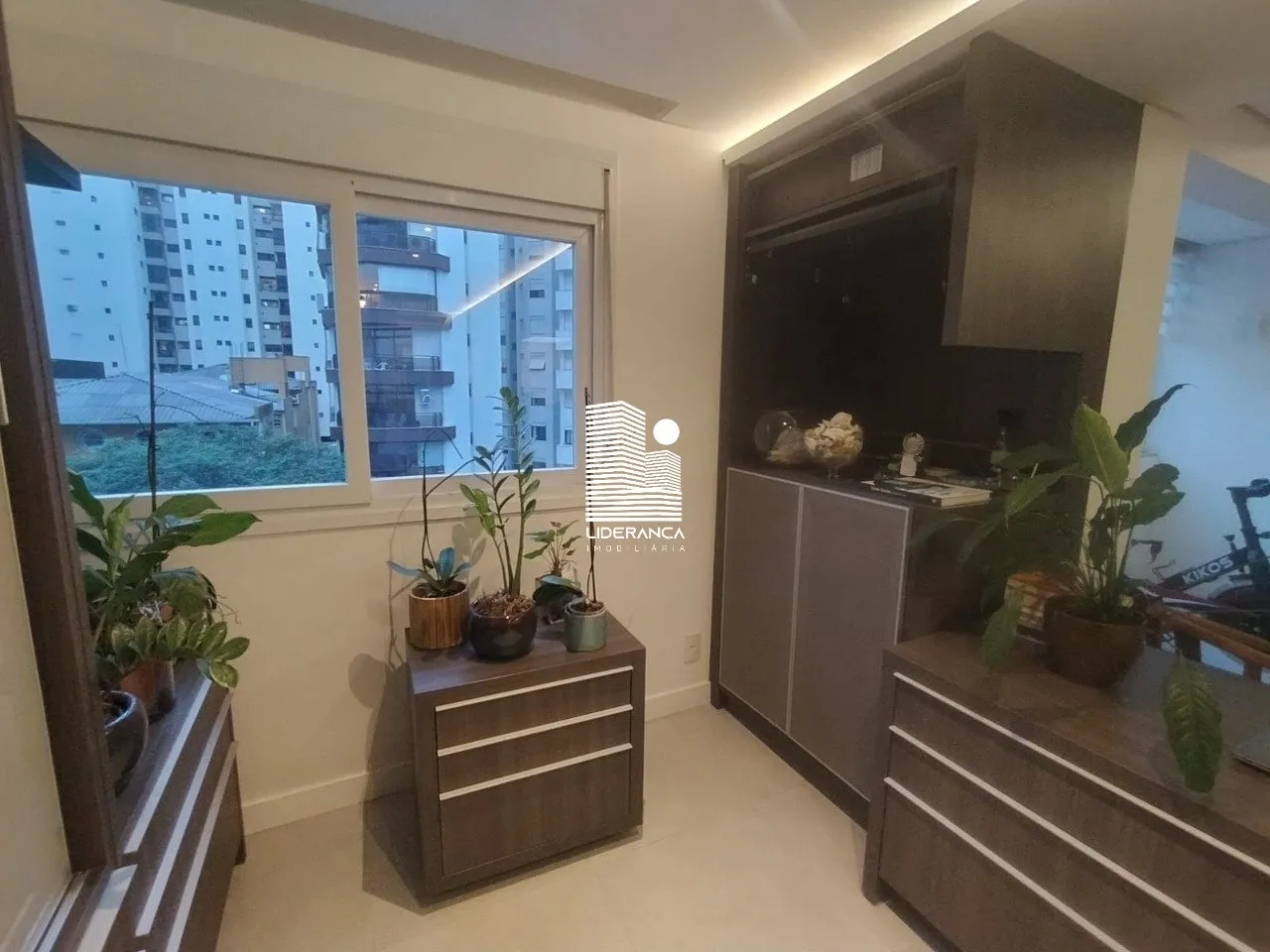 3-bedroom apartment with a walk-in closet in Florianópolis — photo 22