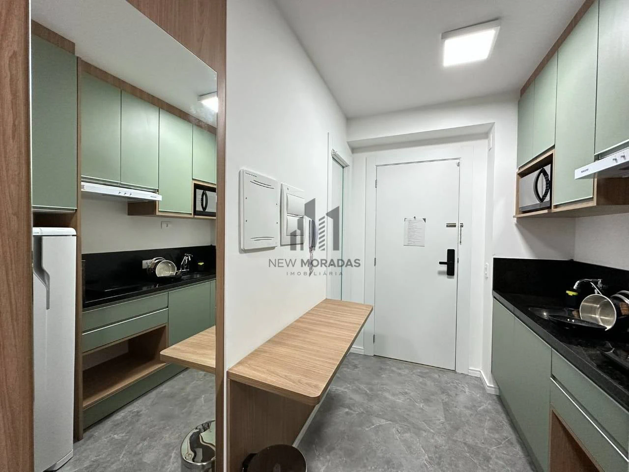 Studio to rent with a compact kitchenette and 1 bath — photo 3