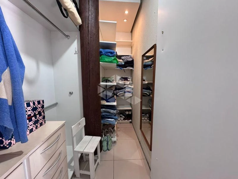 Walk-in closet in a 3-bedroom house, 224 m² — photo 25