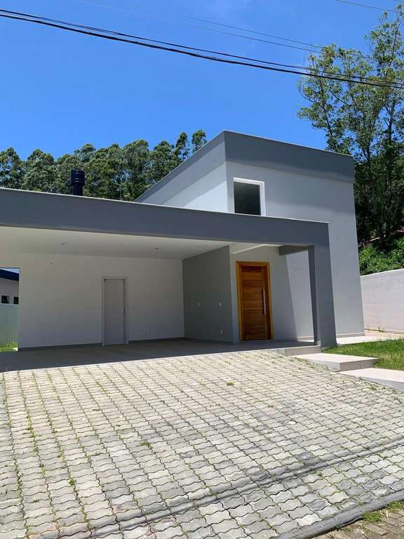 Condo house with 3 en-suite bedrooms and 4 parking spots — photo 4