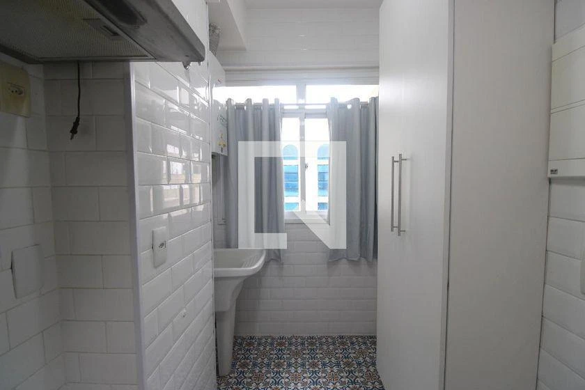 2-bedroom apartment in a building with a pool — photo 28