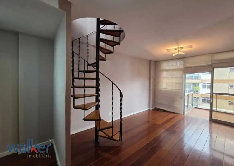 Balcony with a grill in a 3-bedroom apartment, 120 m² — photo 5