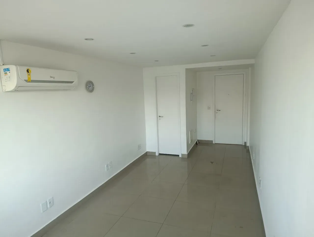 Studio sem mobília com 1 quarto e 1 banheiro