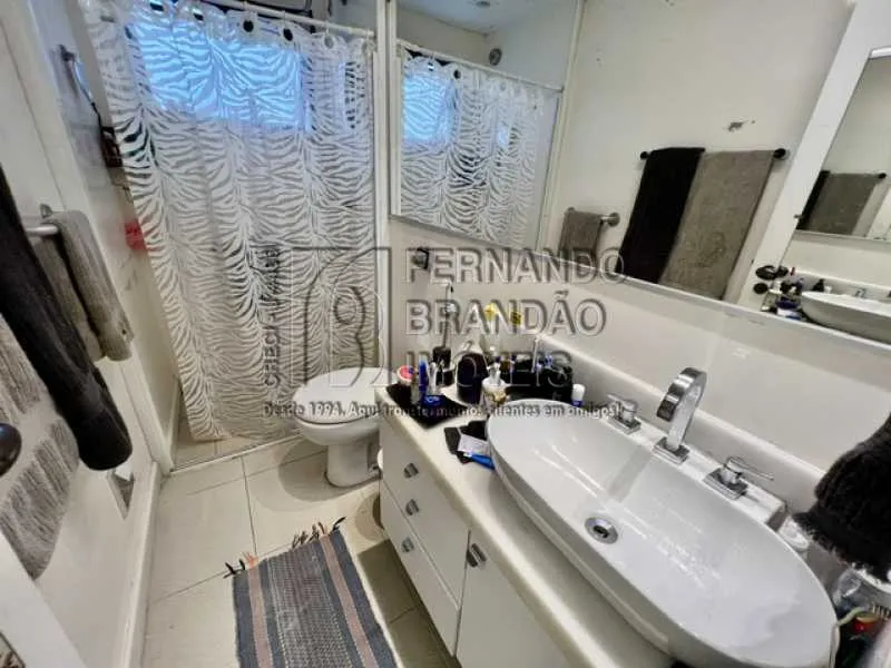 3-bedroom apartment with an open-plan kitchen — photo 19