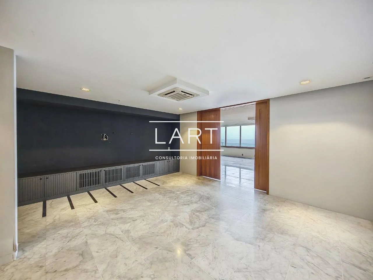 Furnished apartment, 465 m², with a water view — photo 28