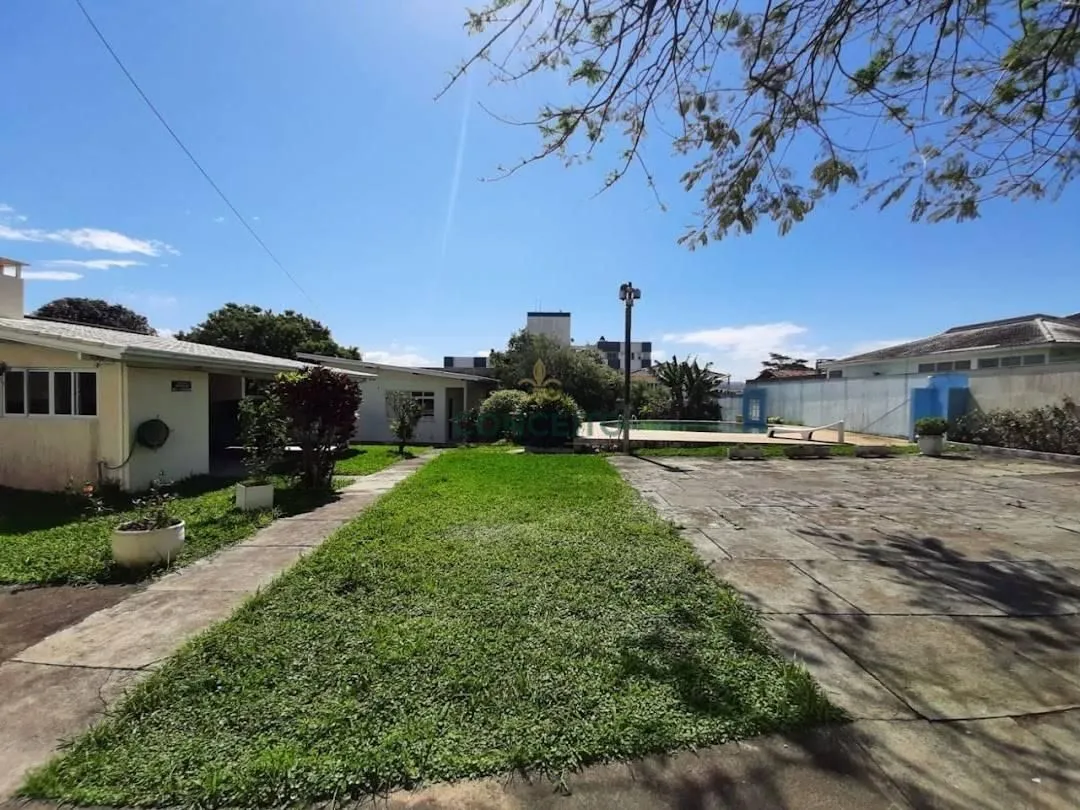 Casa en alquiler con 6 dormitorios y 420 m² — photo 7