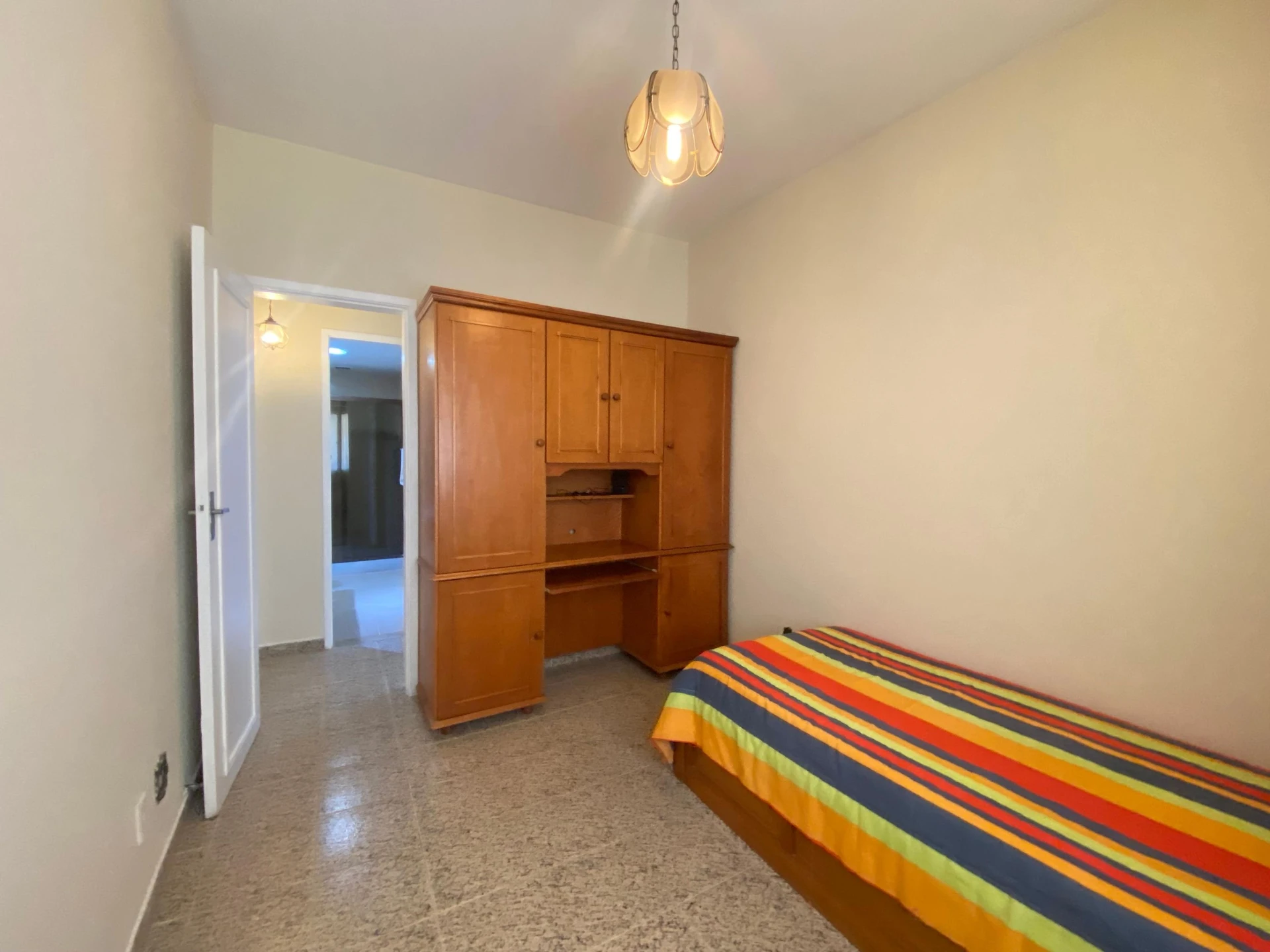 Орендна квартира з 3 спальнями та балконом — photo 23