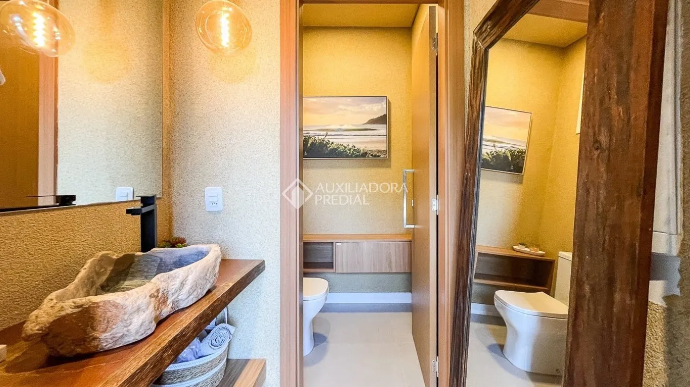 Furnished 431 m² house with 4 bedrooms and 6 bathrooms — photo 33