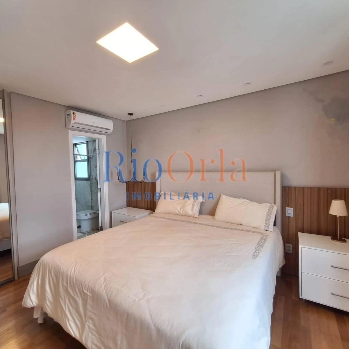4-bedroom apartment with a walk-in closet — photo 6