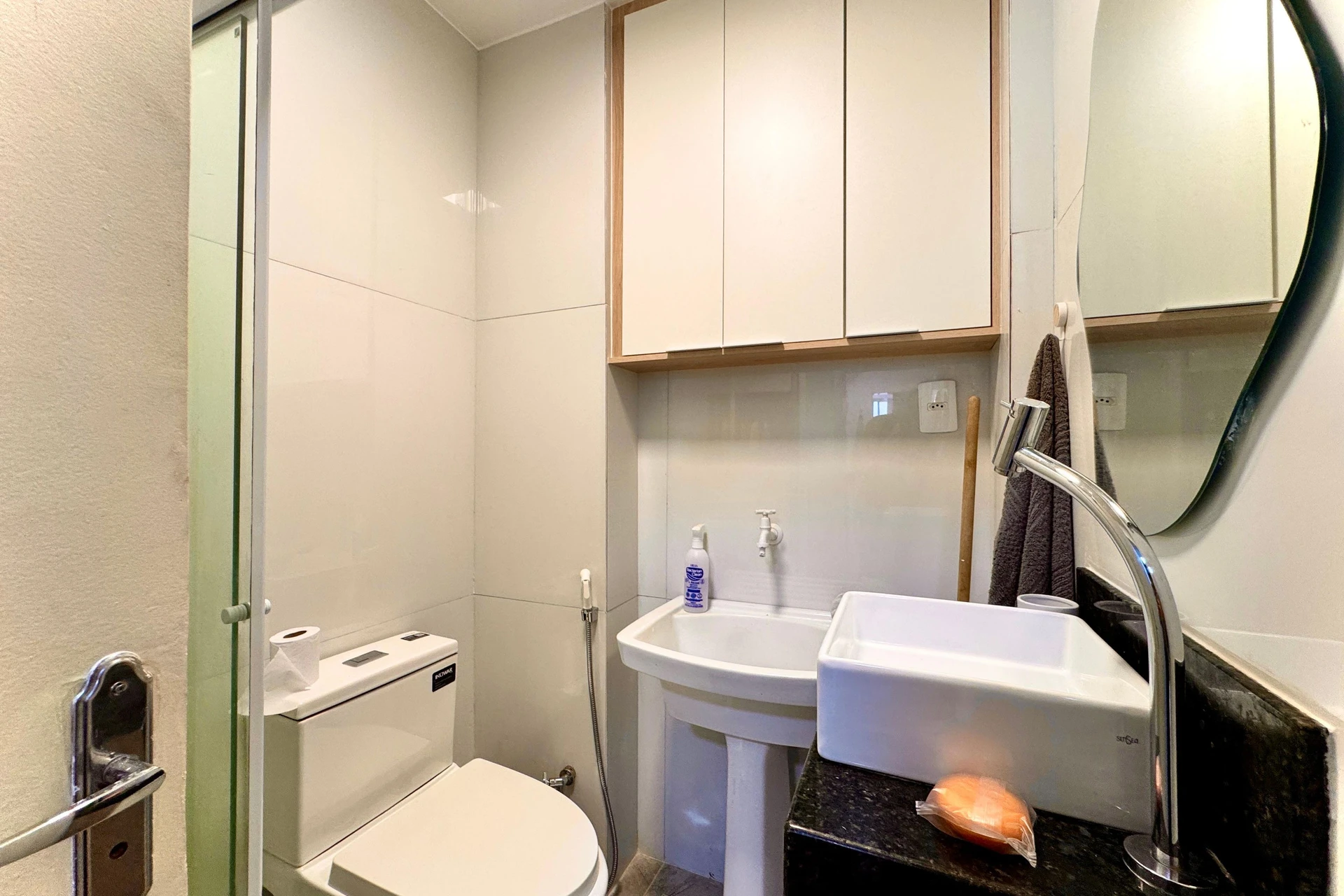 Furnished studio, 30 m², with floor-to-ceiling windows — photo 11