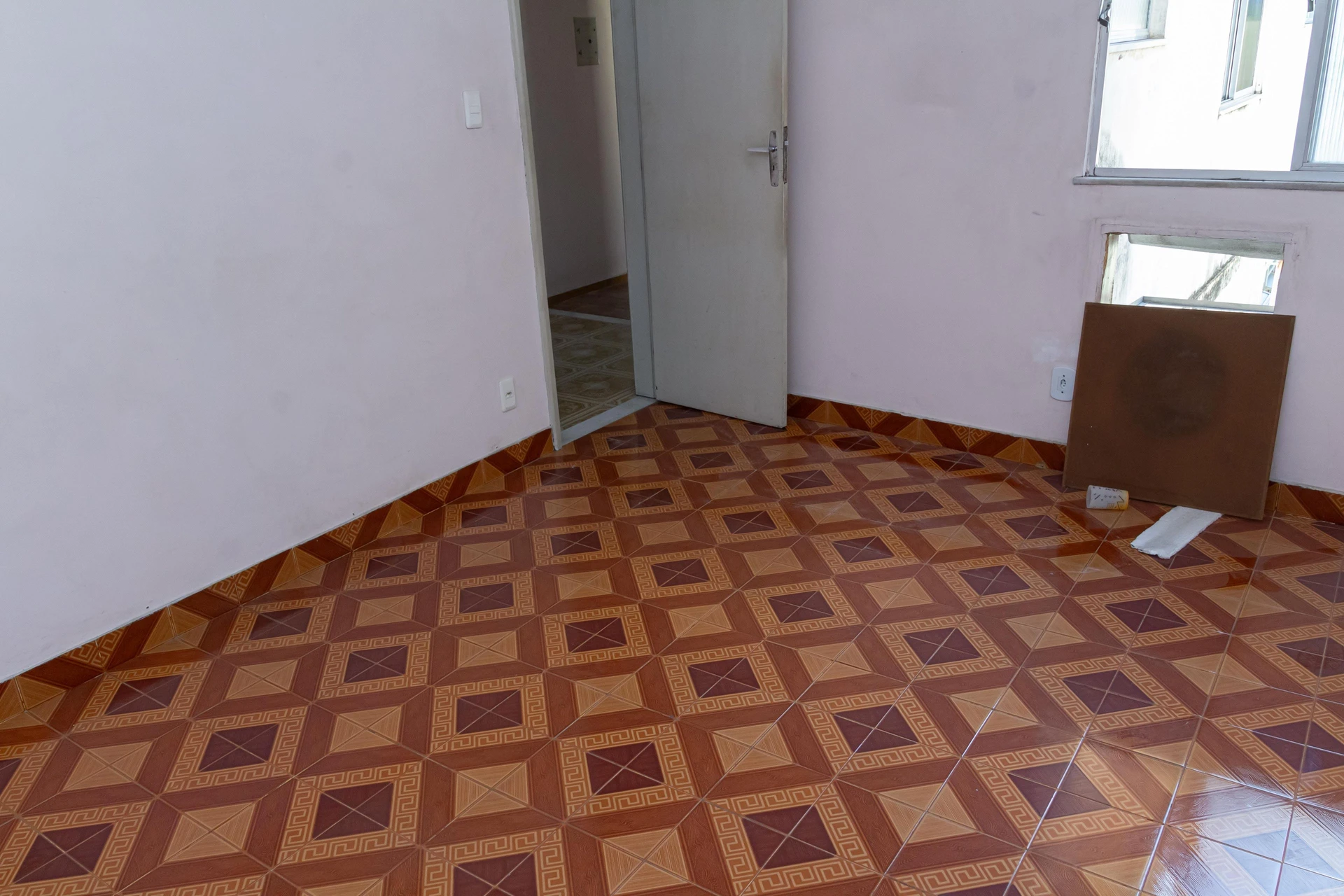 2-bedroom rental apartment with 1 bathroom and parking — photo 52