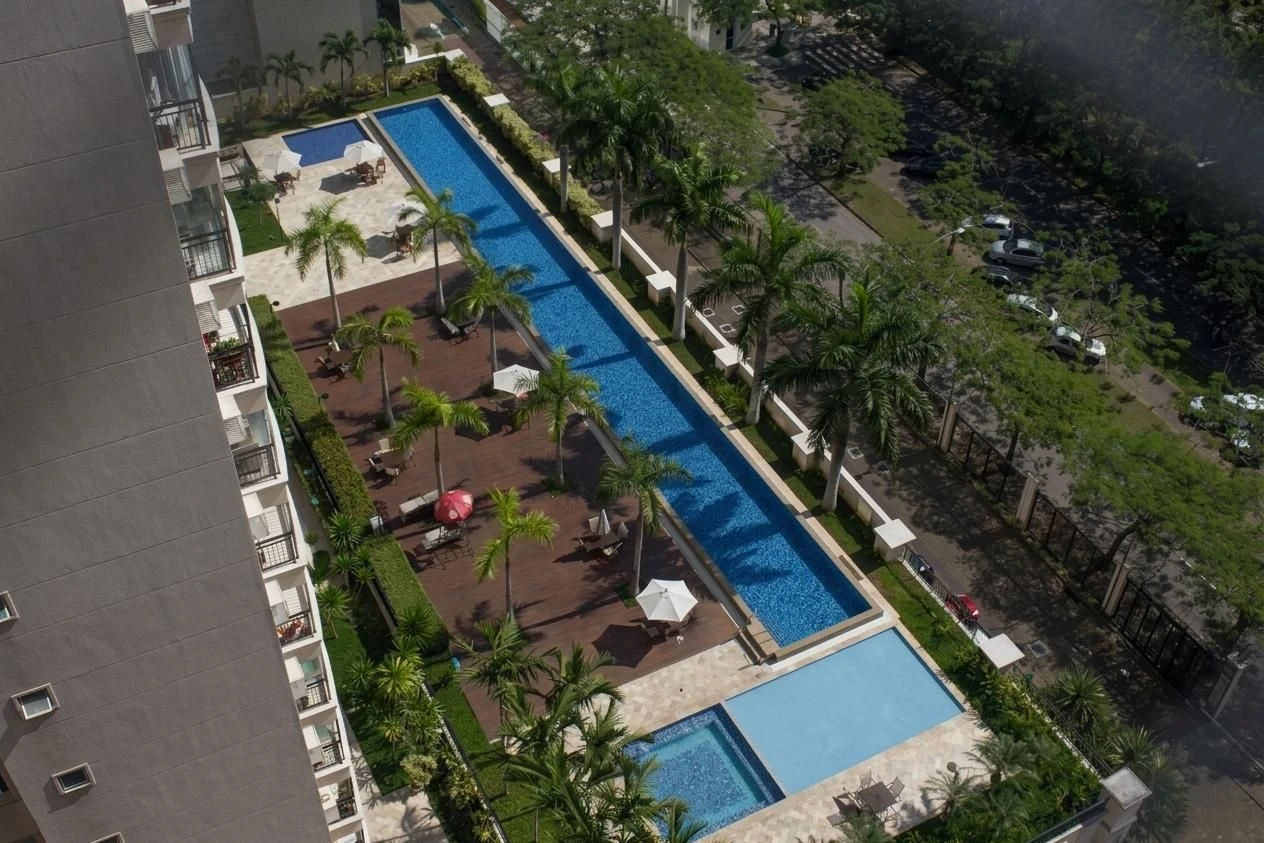 2-bedroom apartment with a glass-enclosed balcony — photo 9