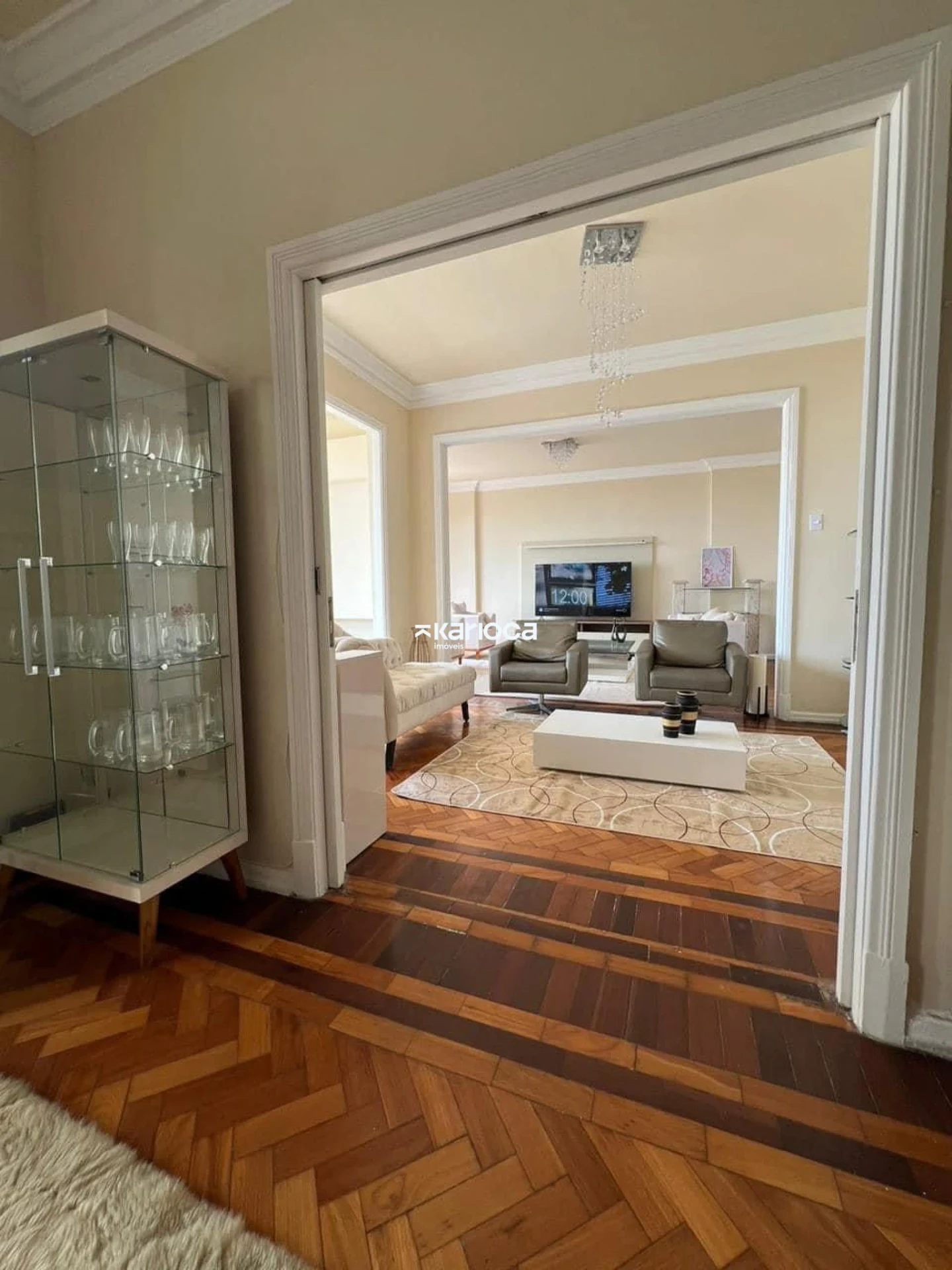 Furnished 4-bedroom apartment with 4 bathrooms — photo 26