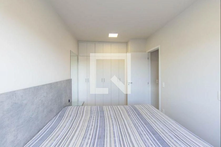 Balcony with a grill in a 2-bedroom apartment, 54 m² — photo 10