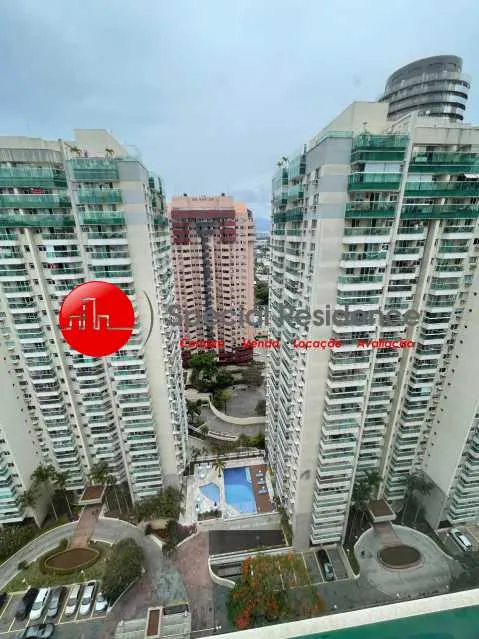 Apartment with 2 bedrooms, 3 bathrooms and a glass balcony — photo 16