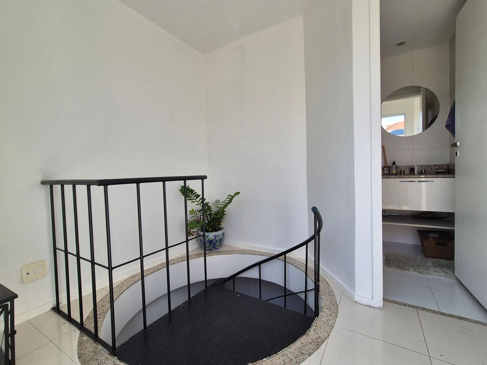 Furnished 2-bedroom apartment with private BBQ — photo 51