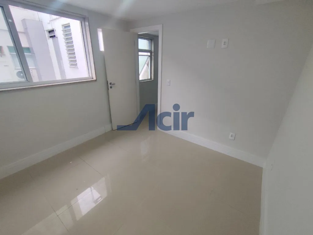 One-bedroom apartment in a building with a gym — photo 4