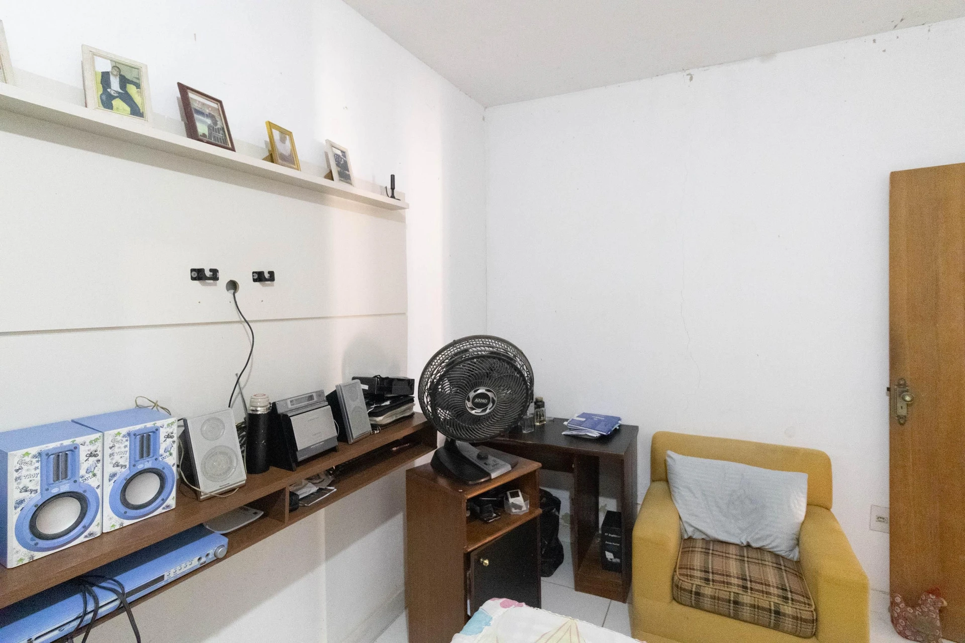 Casa mobiliada com 3 quartos e cozinha com fogão a gás — photo 37