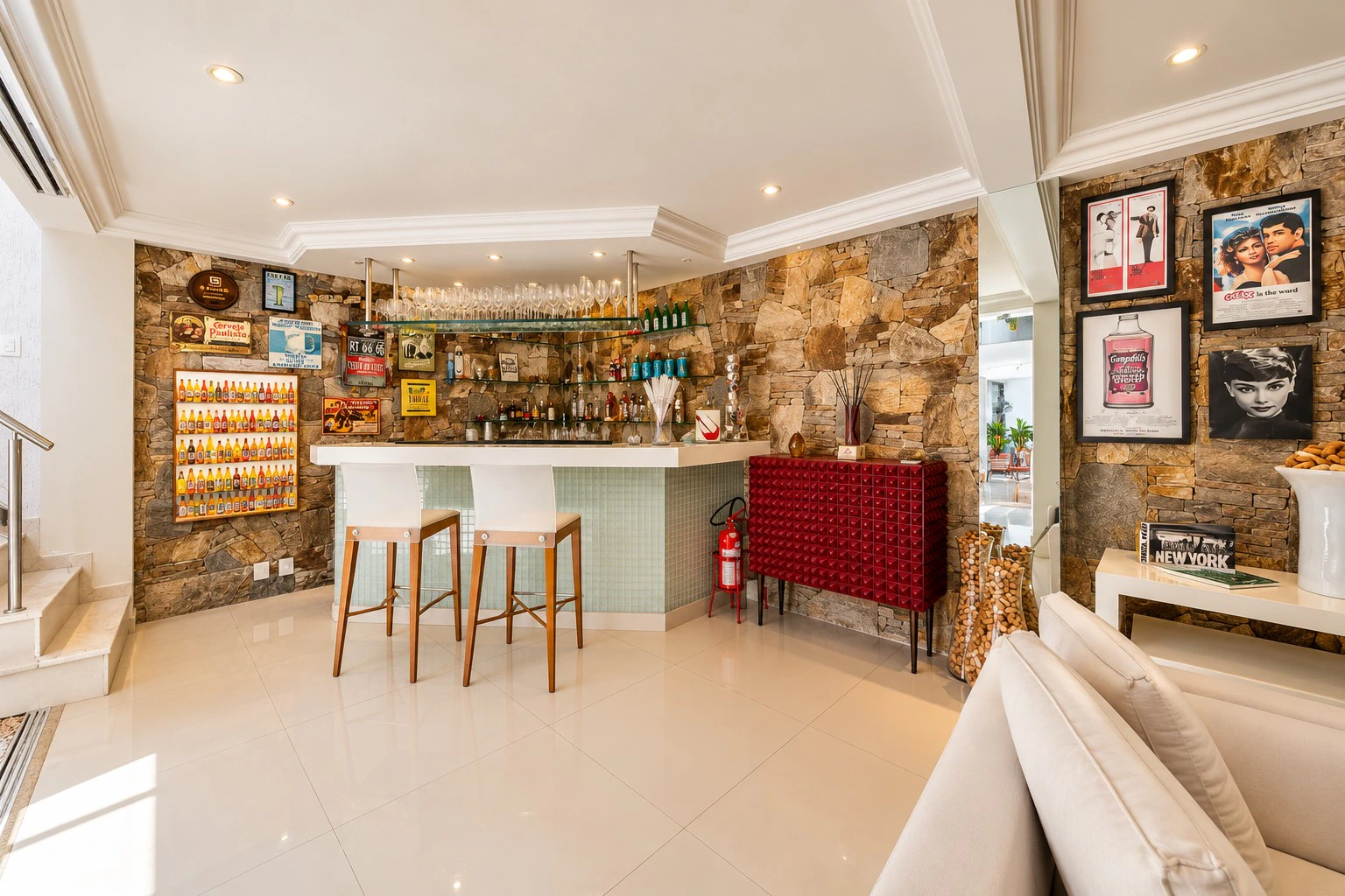 Furnished house, 1100 m², with a glass-enclosed balcony — photo 25