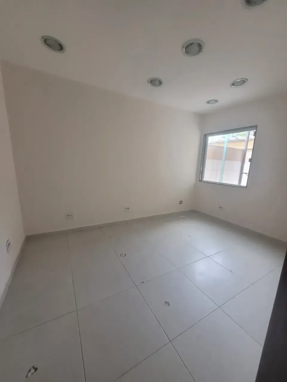 House with 5 bedrooms and a separate closed kitchen — photo 4