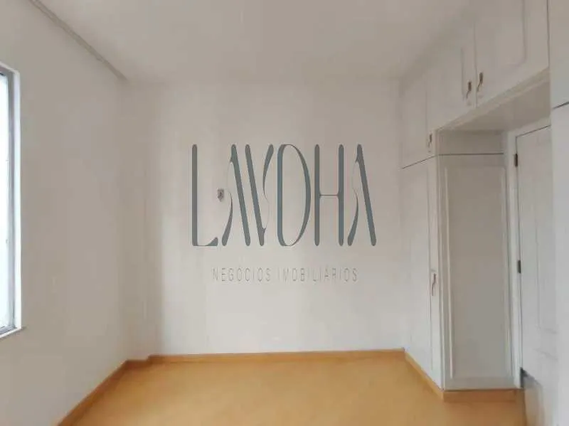 Apartment with 3 bedrooms and hardwood floors — photo 2