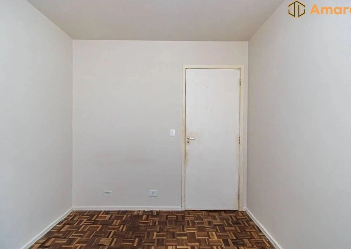 Wood or laminate floors in a 3-bedroom house, 75 m² — photo 28