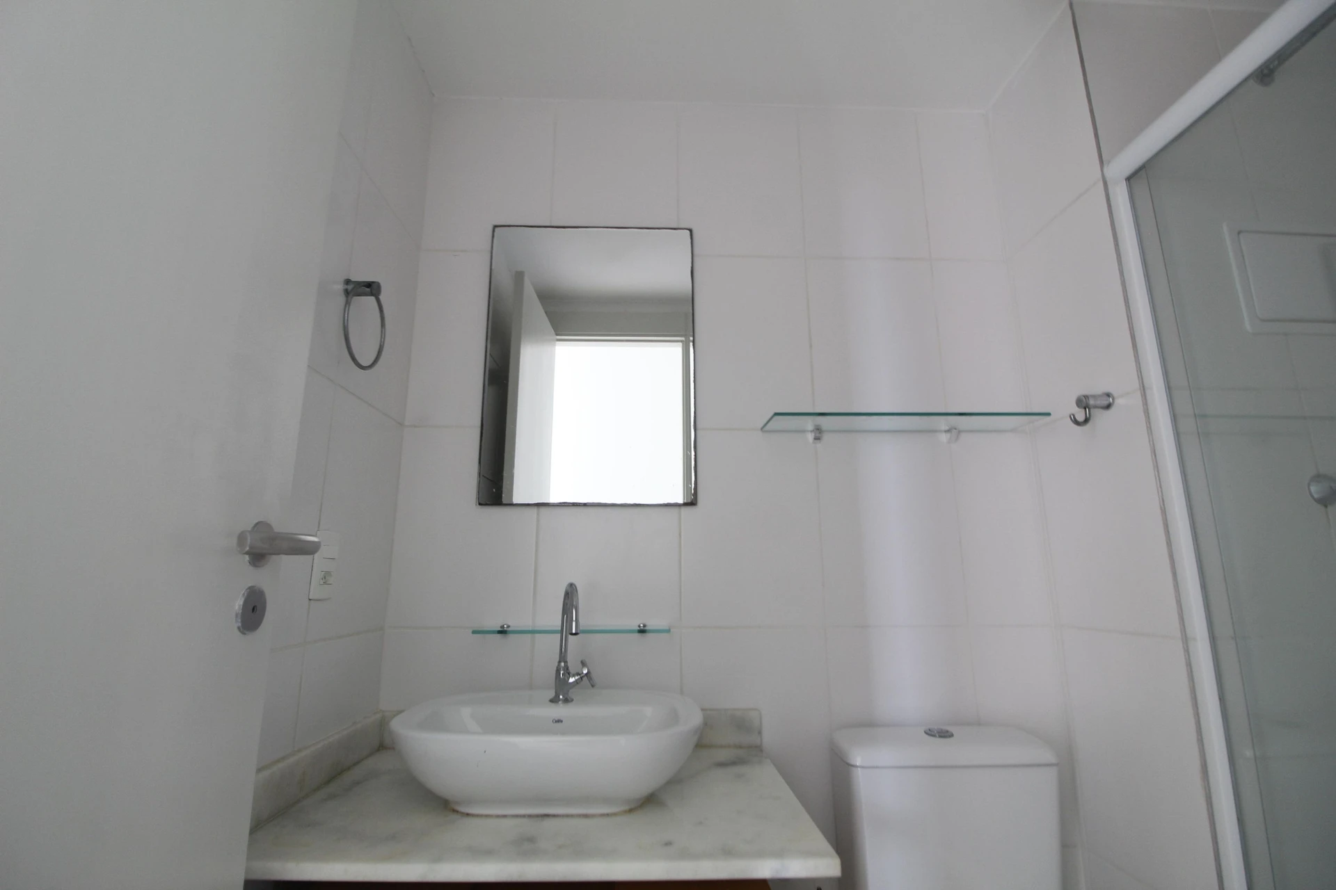 Квартира с 2 спальнями, балконом и бассейном в доме — photo 5