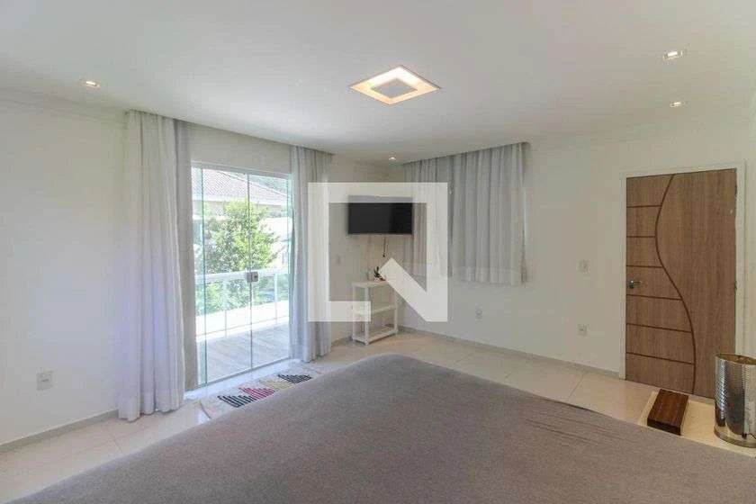 Condominium house with 5 bedrooms and 4 bathrooms — photo 14