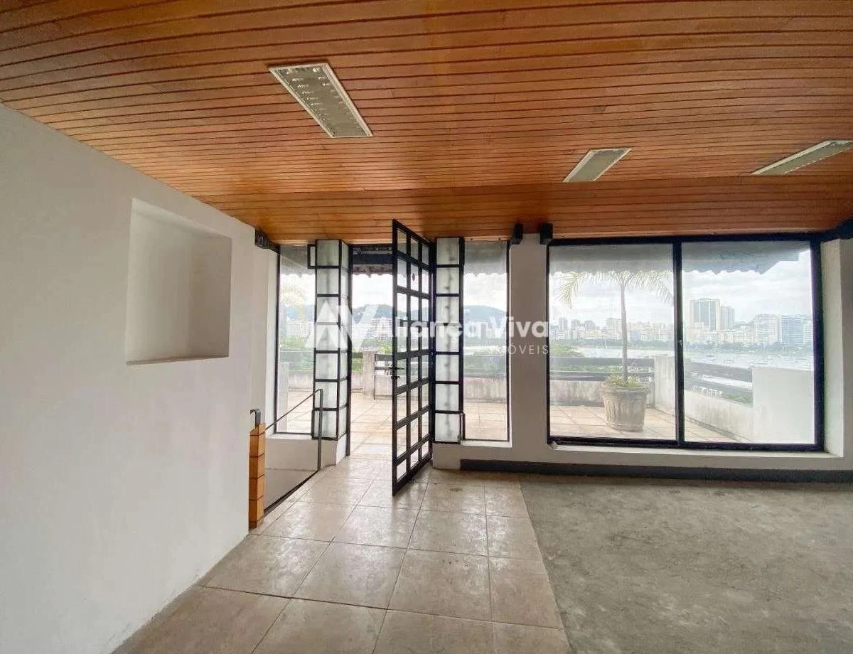 Casa, 824 m², com janelas do piso ao teto — photo 29