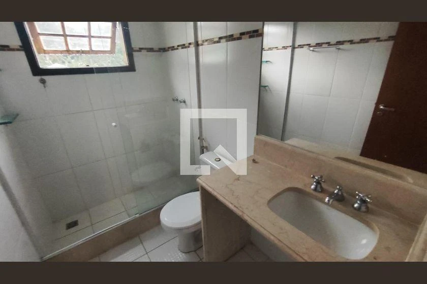 House with 3 bedrooms, 4 bathrooms and 360 m² — photo 40