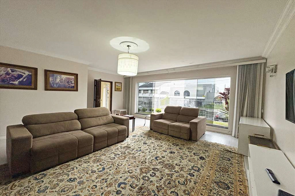 Дом на первом этаже: 3 спальни, 2 санузла, 300 м² — photo 3