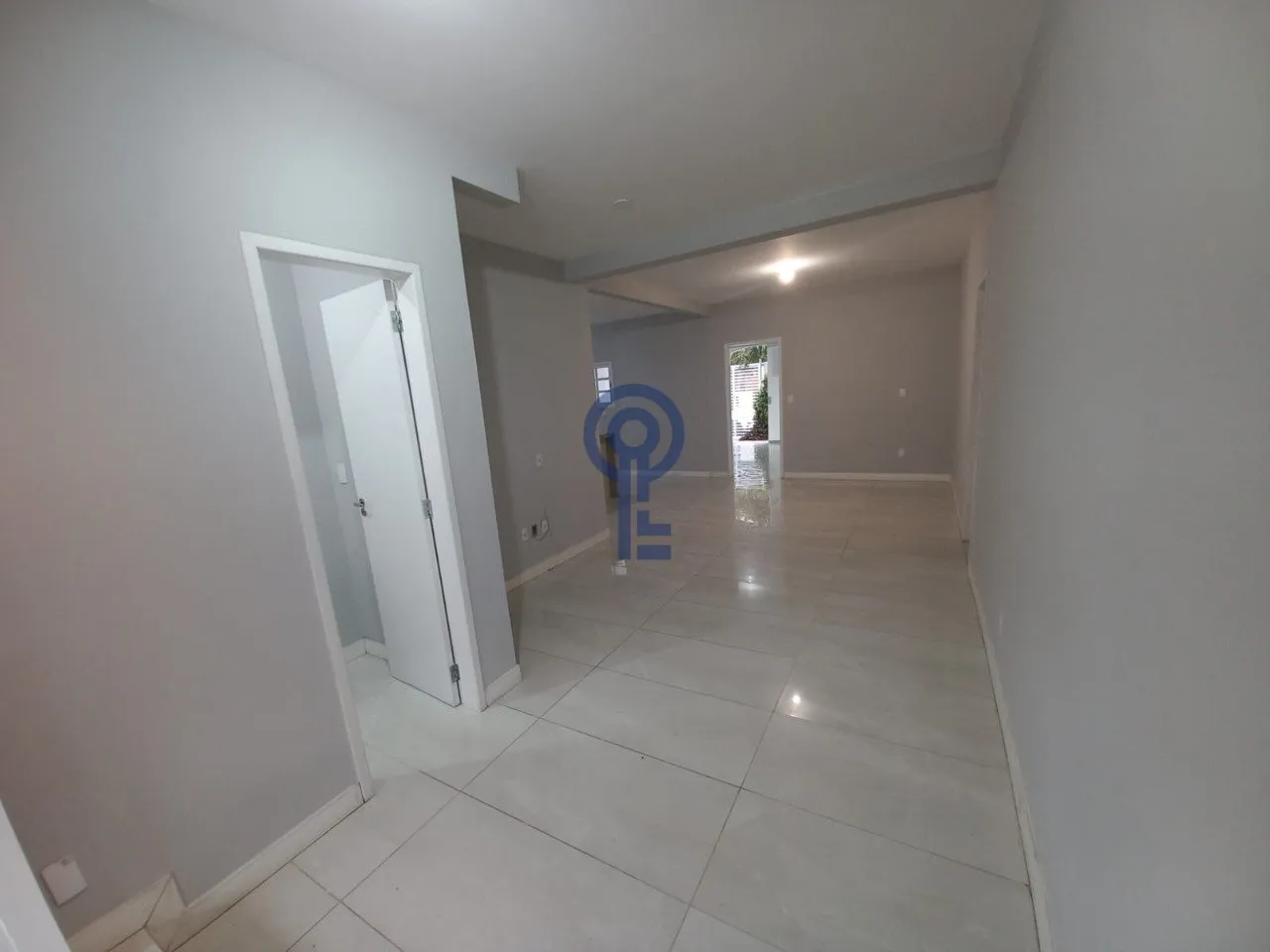 Rental house with 4 bedrooms and an open-plan kitchen — photo 18