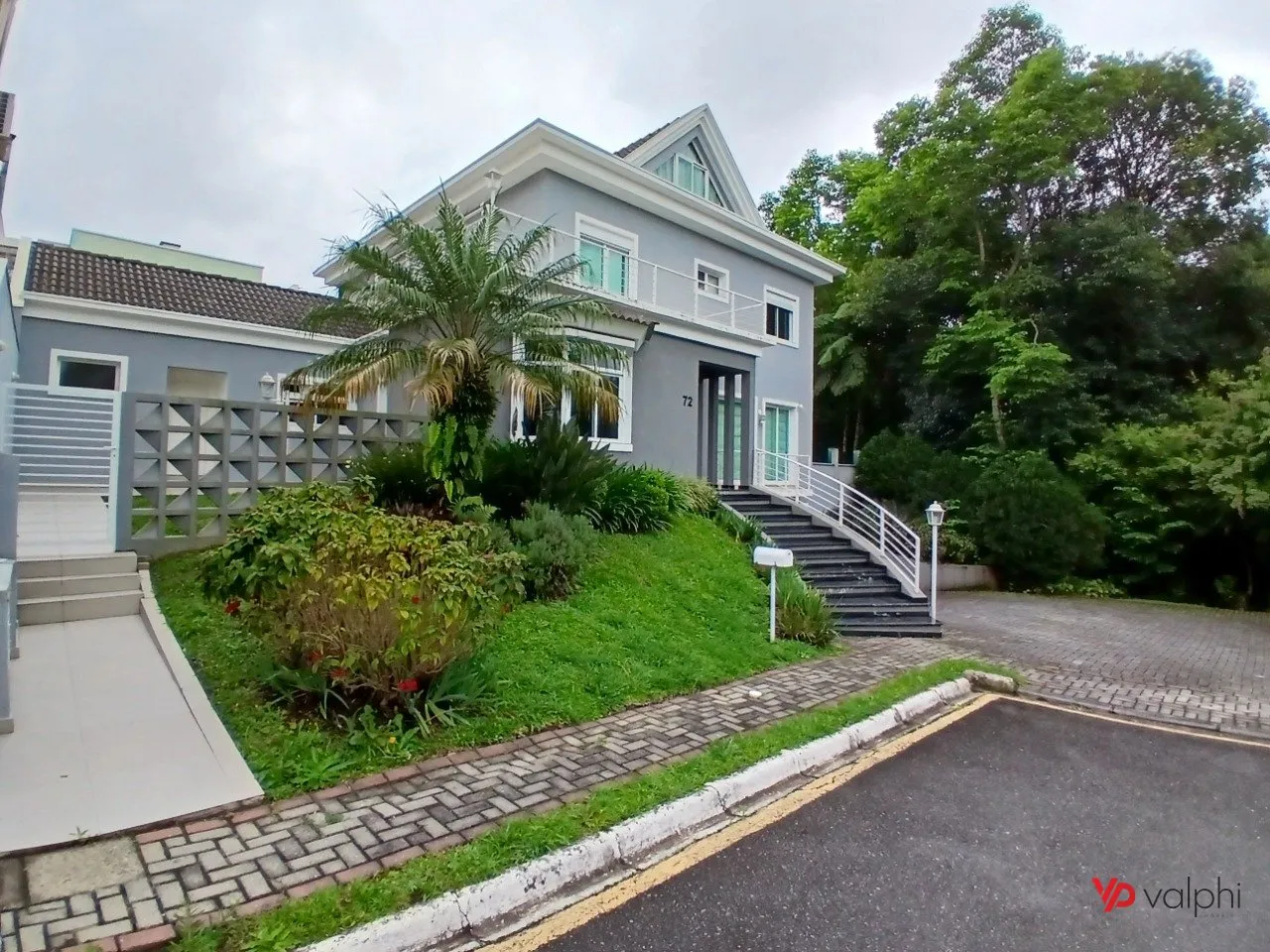 4-bedroom house with a grill on the balcony — photo 84