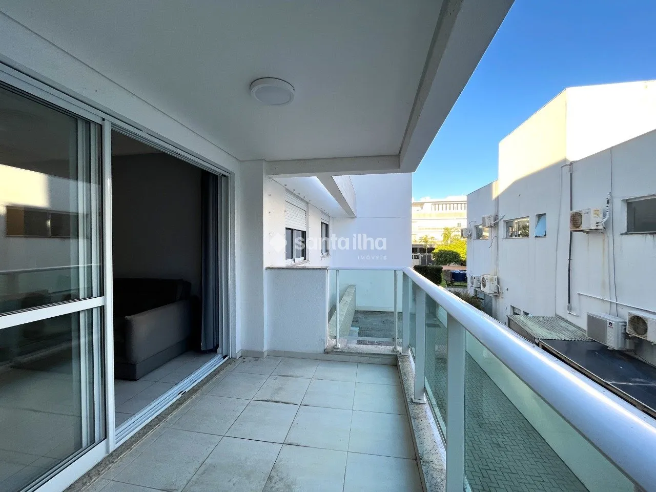 Furnished 2-bedroom apartment with balcony — photo 25