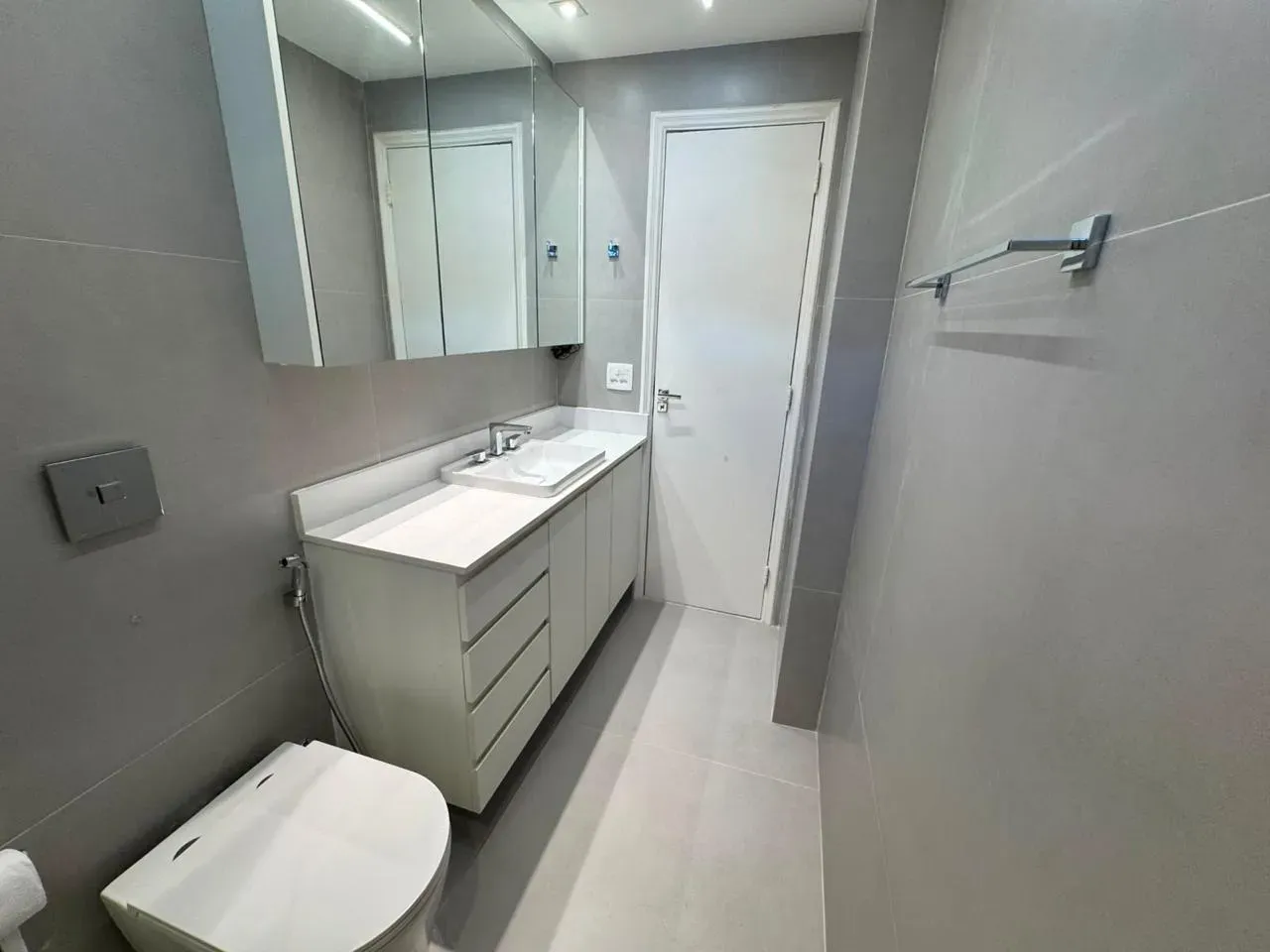 Furnished apartment, 74 m², with a glass-enclosed balcony — photo 11