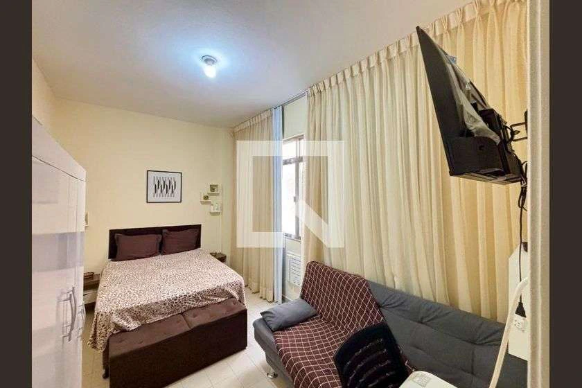 Furnished 28 m² studio with gas stove and workspace