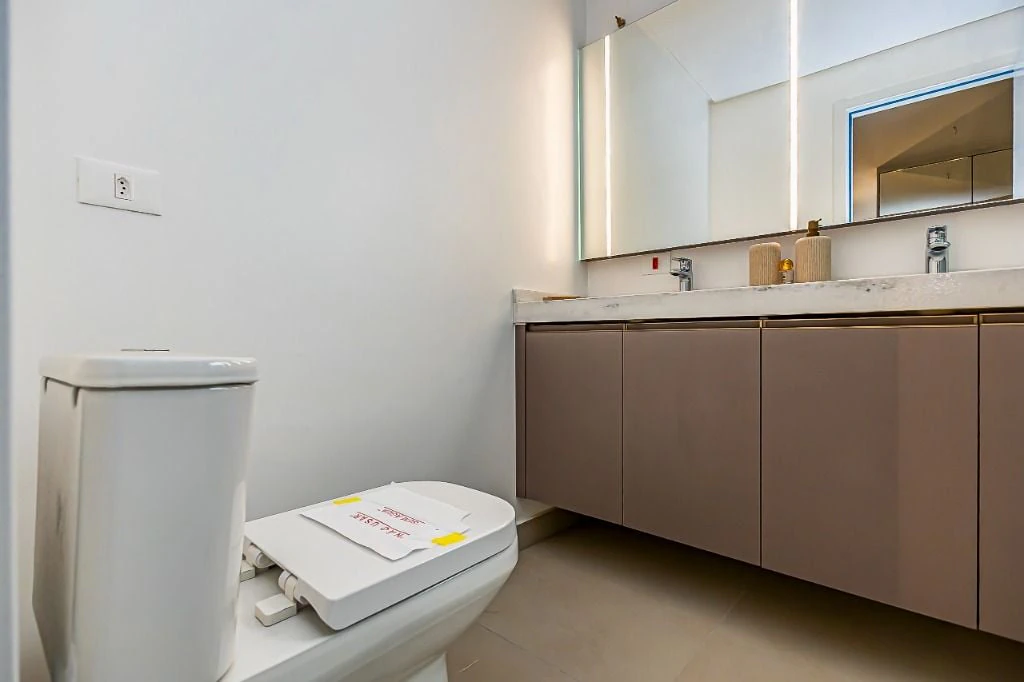 Floor-to-ceiling windows in a 3-bedroom house, 137 m² — photo 7