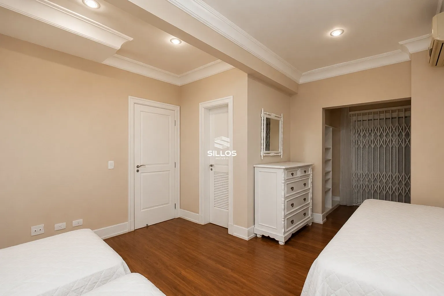 Rental house with 4 en-suite bedrooms and 7 baths — photo 25