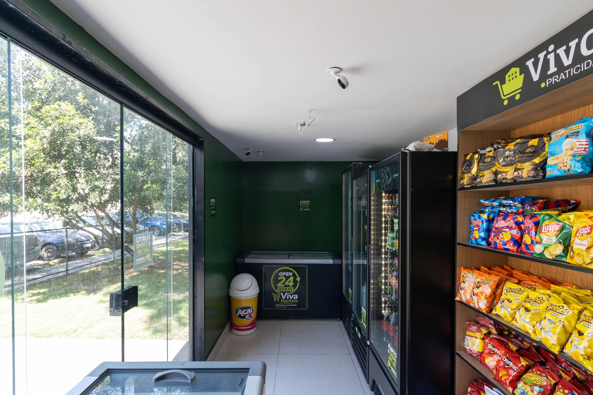 Glass-enclosed balcony in a 2-bedroom apartment, 44 m² — photo 36