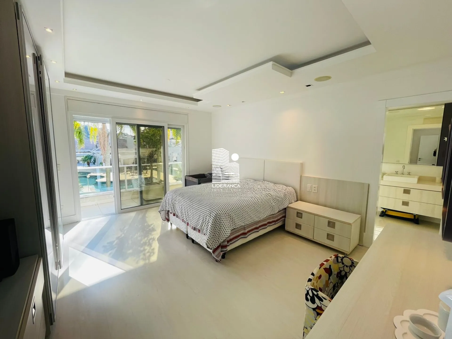 Casa mobiliada com 9 dormitórios e jardim privativo — photo 46