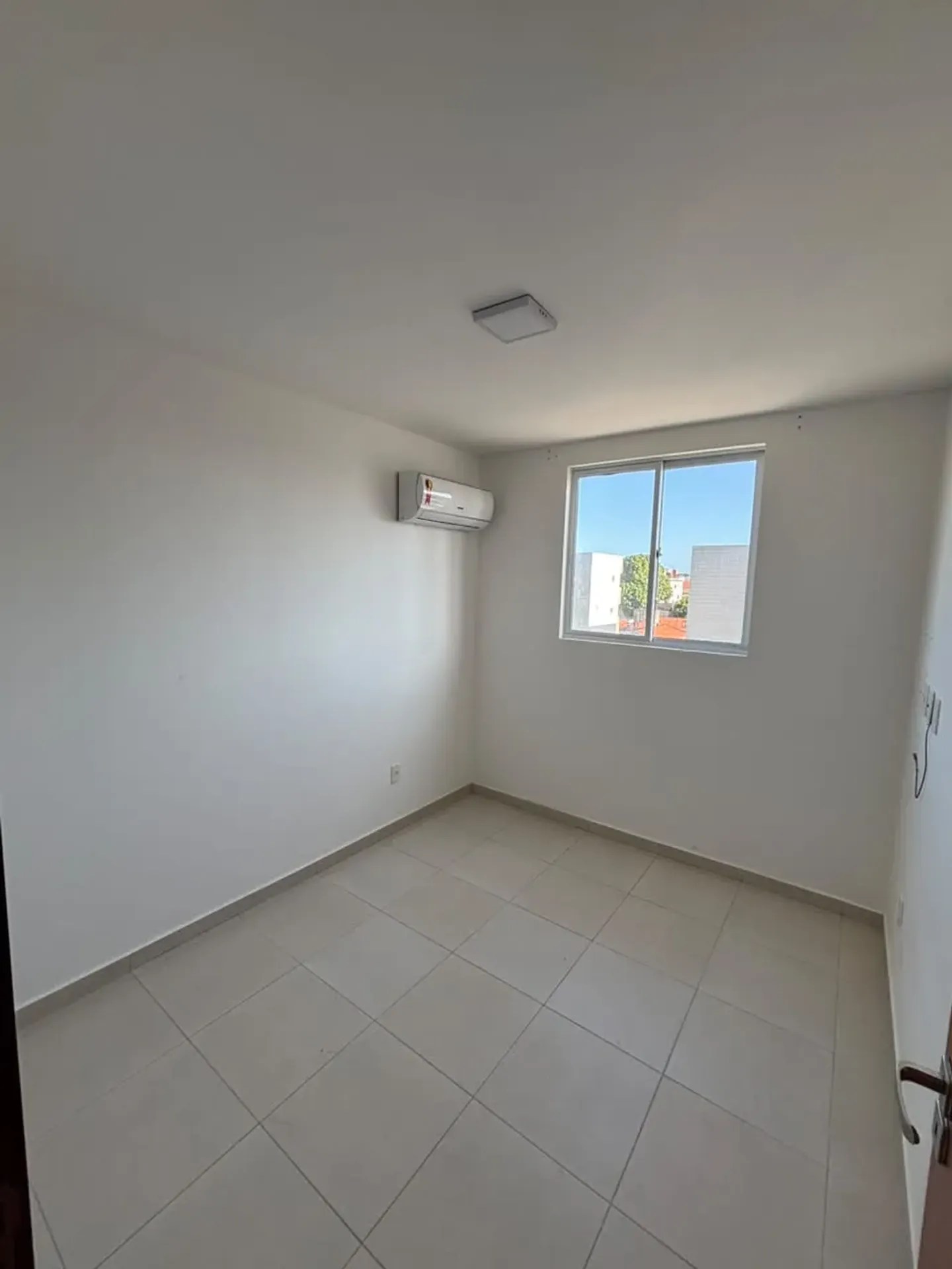 Квартира: 2 спальні, 1 з власною ванною кімнатою, 70 м² — photo 4