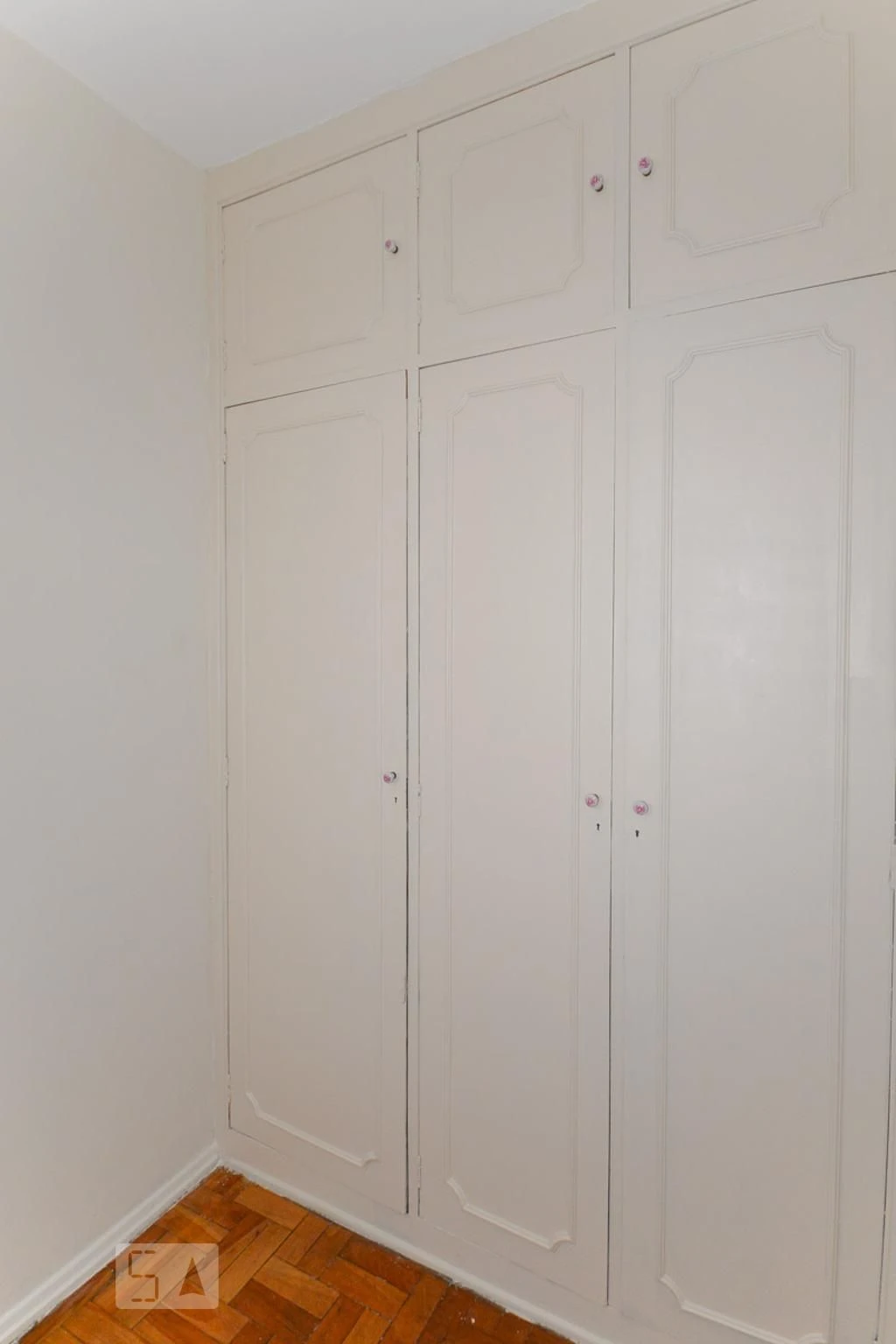 3-bedroom apartment with a mountain view — photo 29